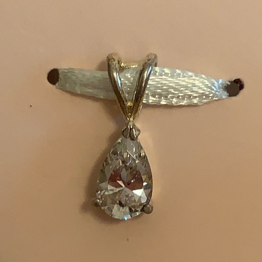 1 CT. Pear/Teardrop CZ silver pendant